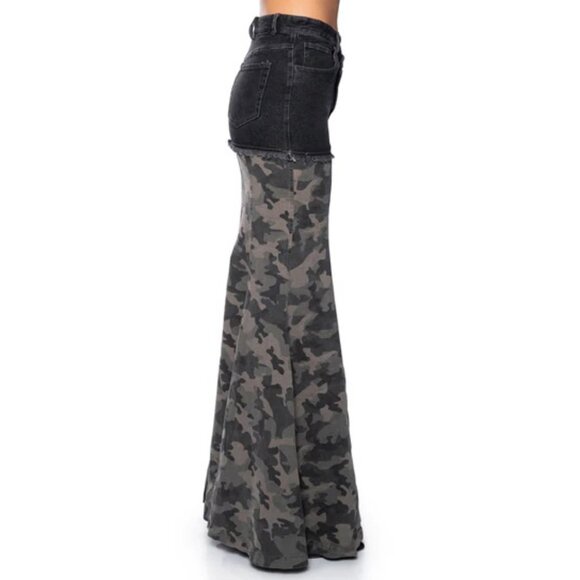 💥EDGY CHIC💥Two-Tone Bodycon Mermaid Maxi Skirt in Black & Camo - Picture 7 of 14